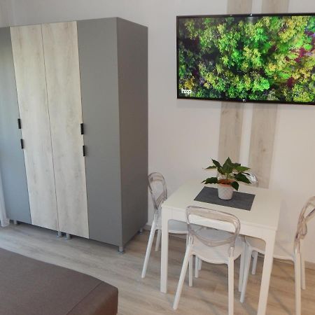 Pisztacia 2020 Apartman Kazincbarcika Buitenkant foto