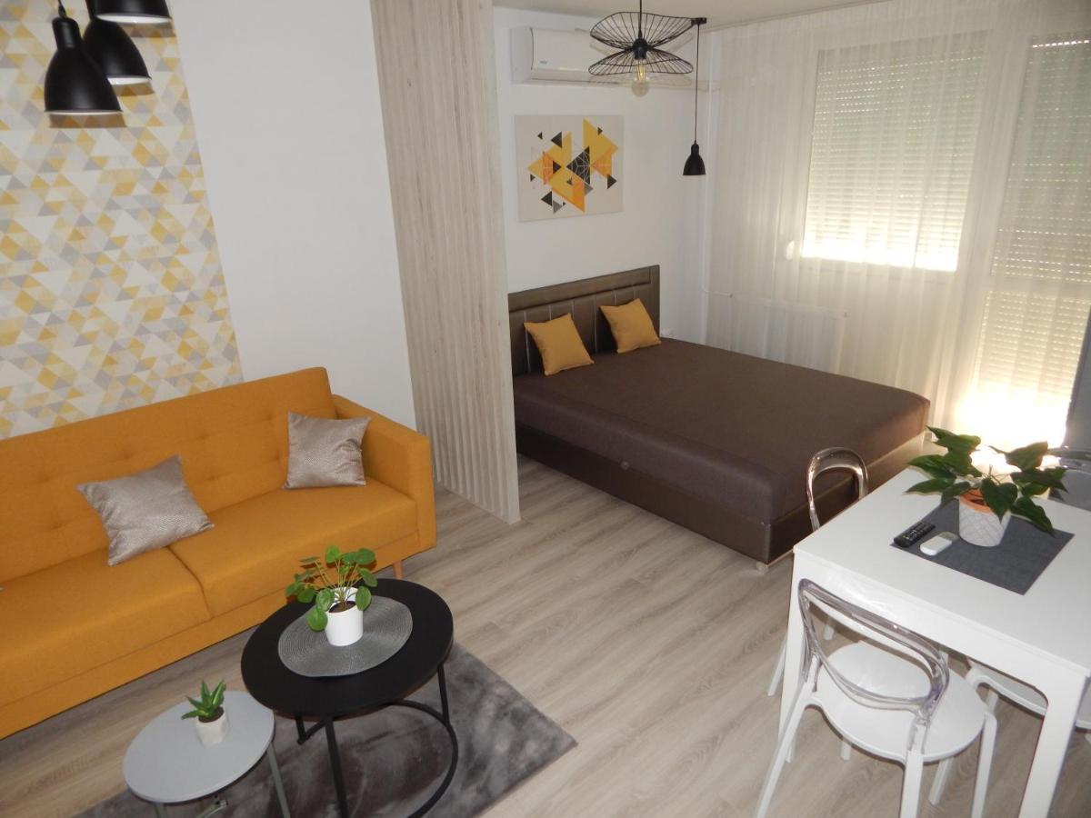 Pisztacia 2020 Apartman Kazincbarcika Buitenkant foto