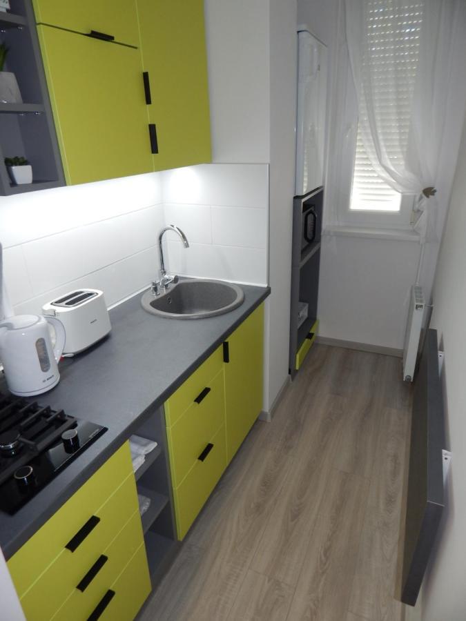Pisztacia 2020 Apartman Kazincbarcika Buitenkant foto