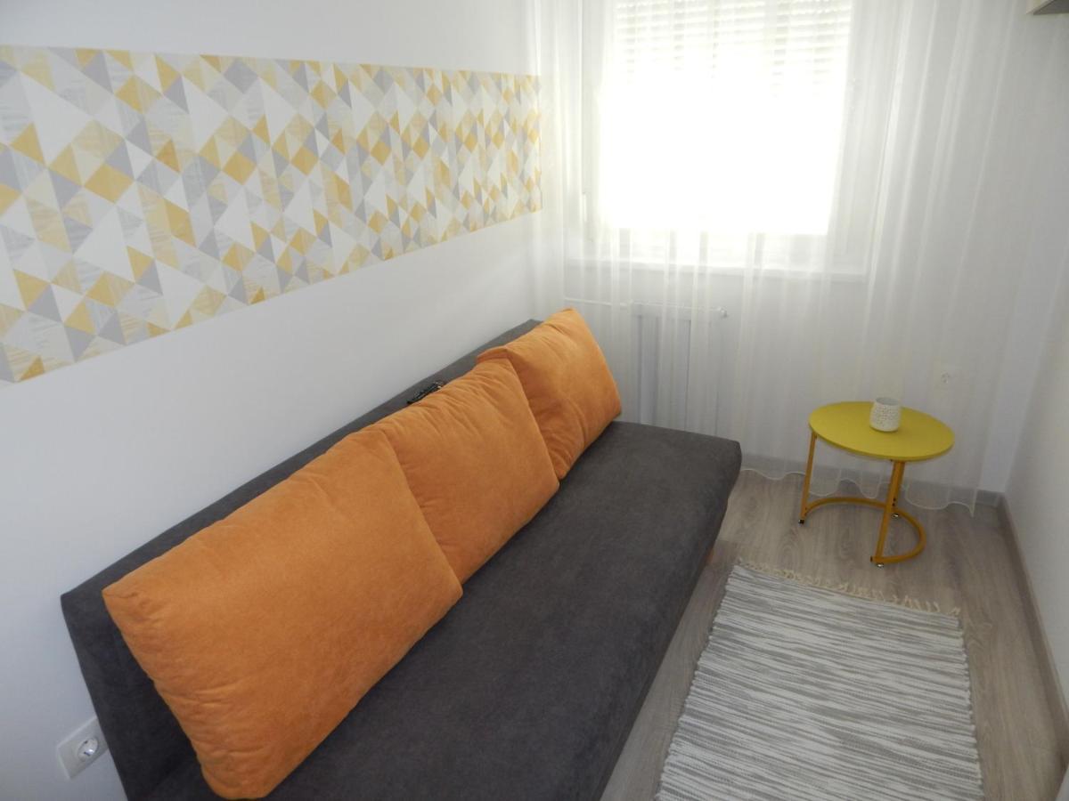 Pisztacia 2020 Apartman Kazincbarcika Buitenkant foto