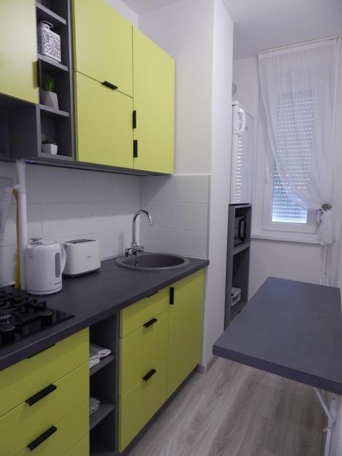 Pisztacia 2020 Apartman Kazincbarcika Buitenkant foto