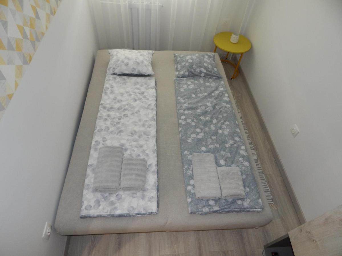 Pisztacia 2020 Apartman Kazincbarcika Buitenkant foto