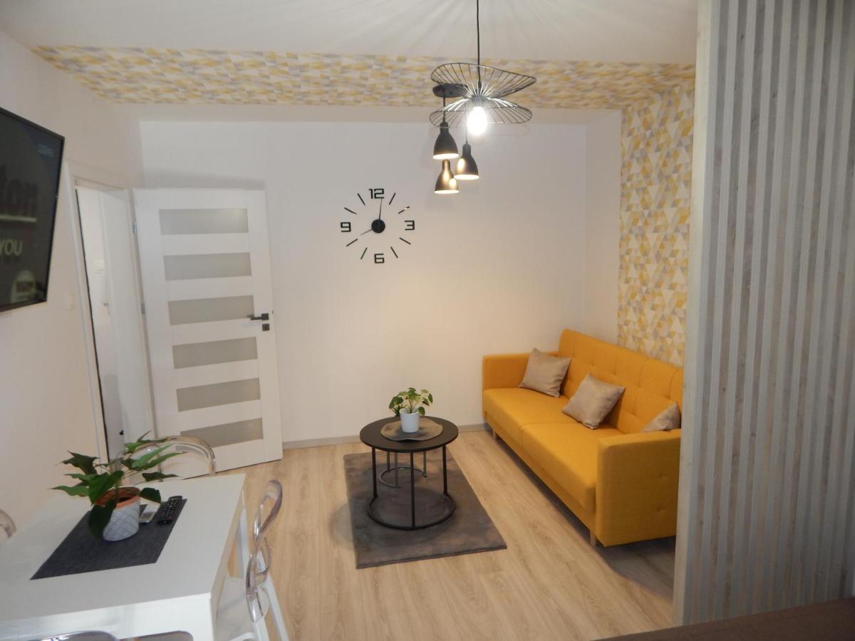 Pisztacia 2020 Apartman Kazincbarcika Buitenkant foto