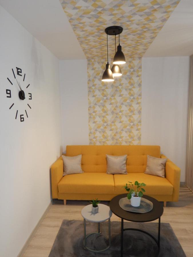 Pisztacia 2020 Apartman Kazincbarcika Buitenkant foto