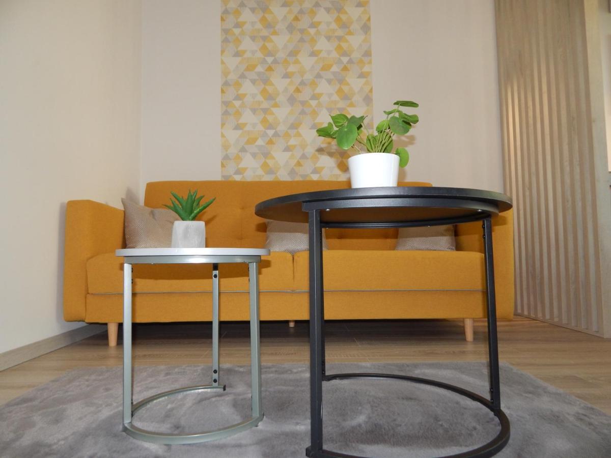 Pisztacia 2020 Apartman Kazincbarcika Buitenkant foto